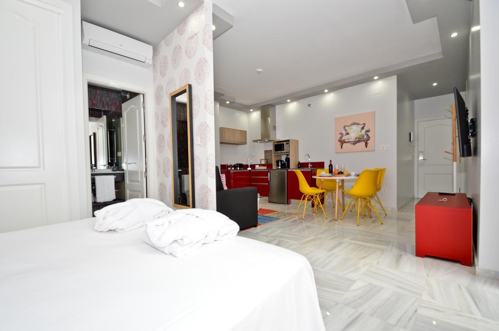 The Zentral Arenal Suites Siviglia Esterno foto