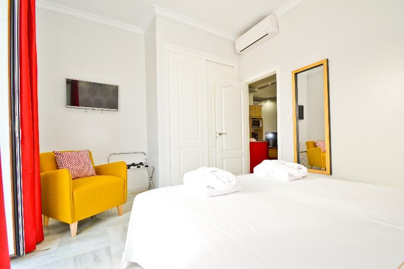 The Zentral Arenal Suites Siviglia Esterno foto